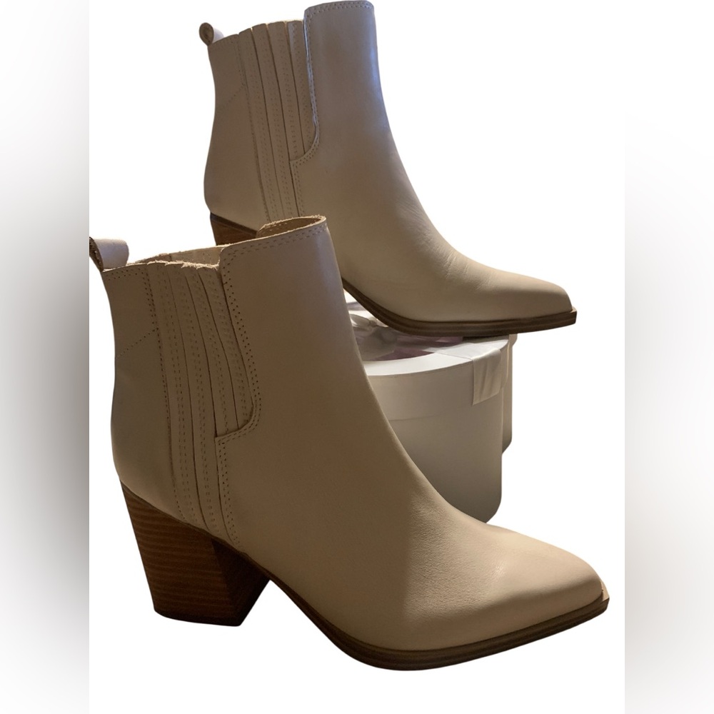 Steve Madden Women’s Cream Ankle Booties, Sz 8. Pre-owned